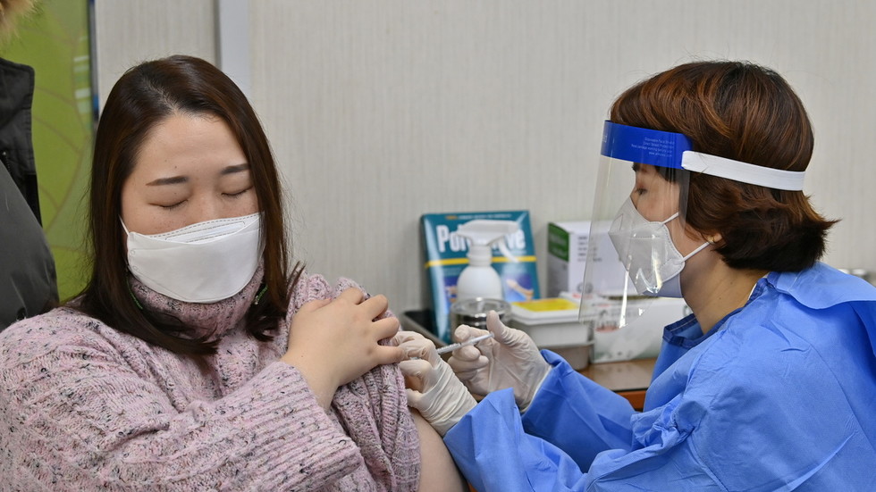 First Week of COVID Experimental Vaccines in South Korea: 7 DEAD and More than 2,800 Injured