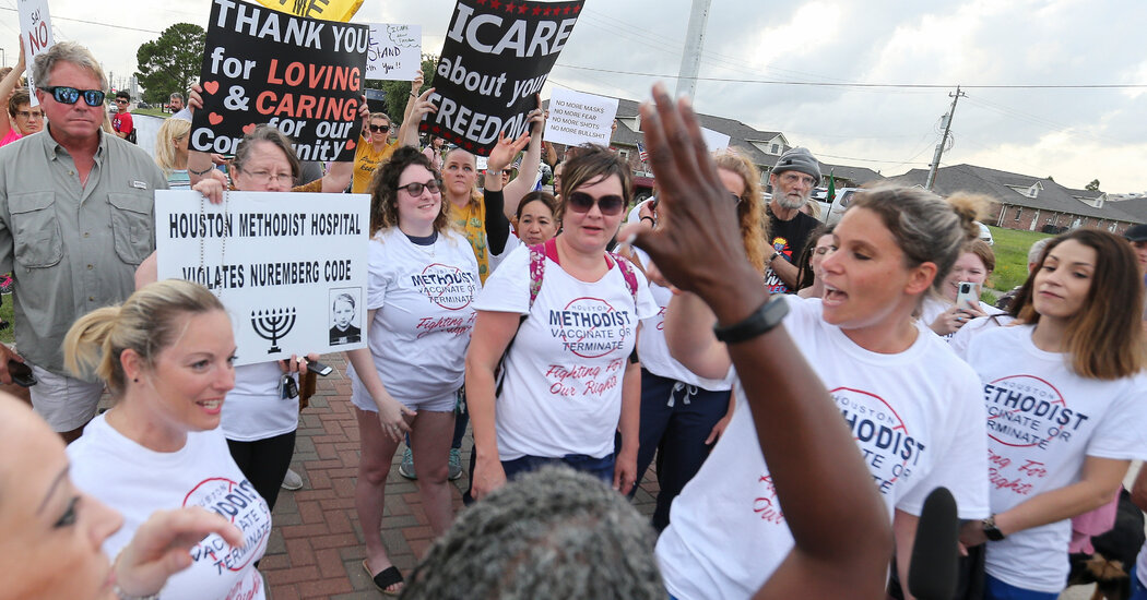 Houston Hospital Workers Walk Out Over Covid Vaccine Mandate - The New York Times