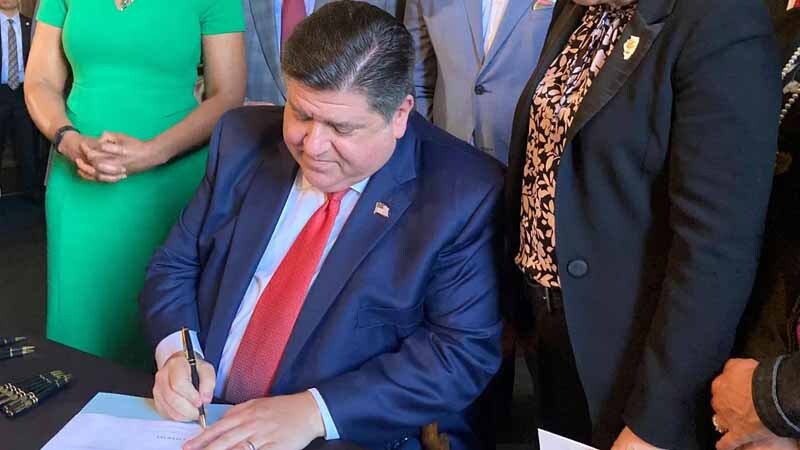 ILLINOIS GOV PRITZKER ALLOWS NON-US CITIZENS TO BECOME POLICE OFFICERS