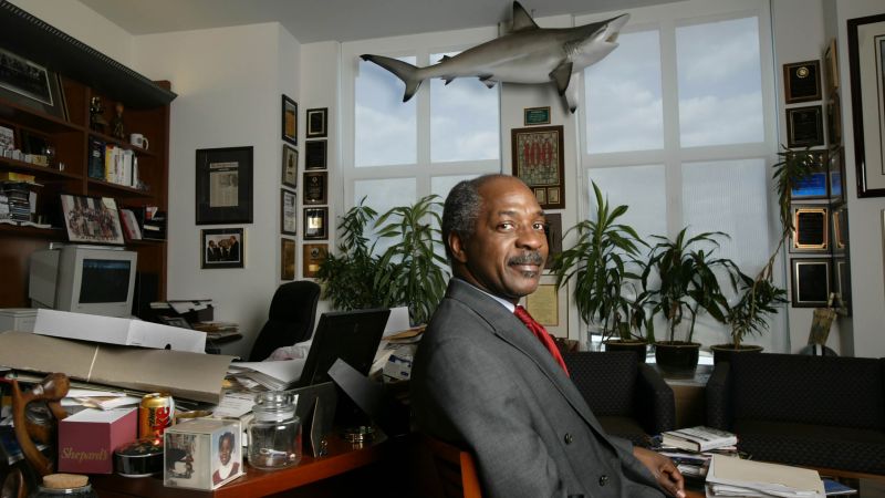 Charles Ogletree, Harvard Law professor and mentor to the Obamas, dies at age 70 | CNN